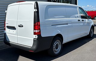 Transportbil - Skåp Mercedes-Benz eVito  3 av 16