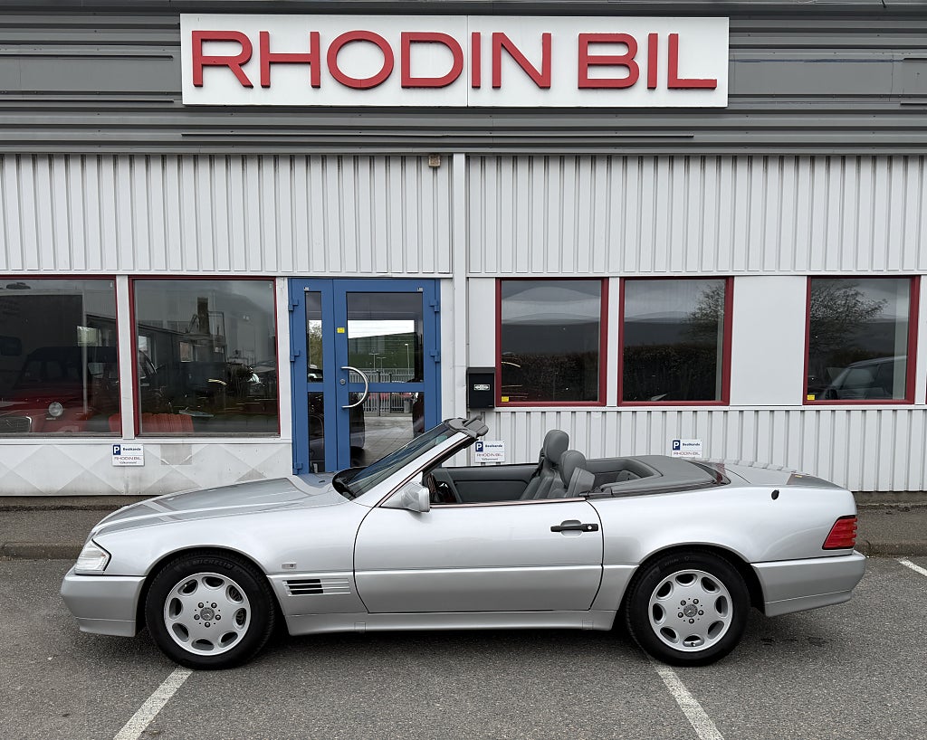 Mercedes-Benz SL 300-24 Lågt miltal Baksäte Dragkrok Hardtop Få ägare 
