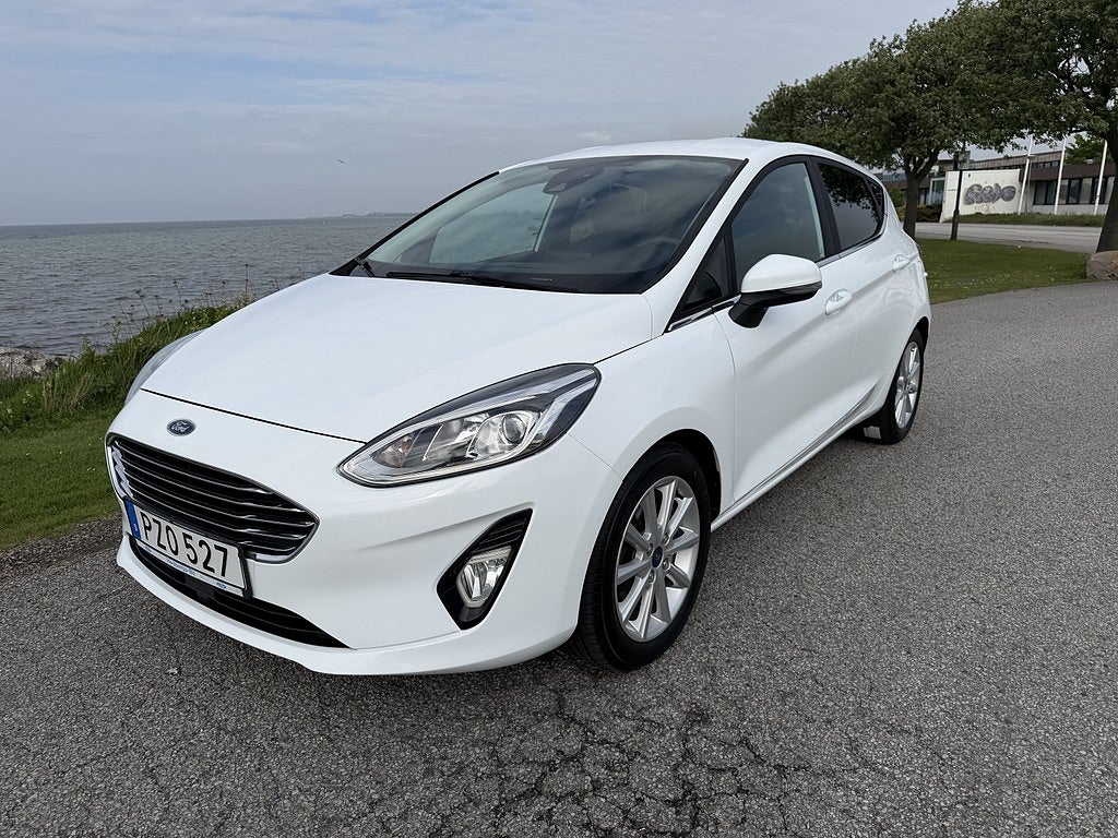 Ford Fiesta 5-dörrar 1.0 Aut Titanium Sensorer Carplay Rattvärme