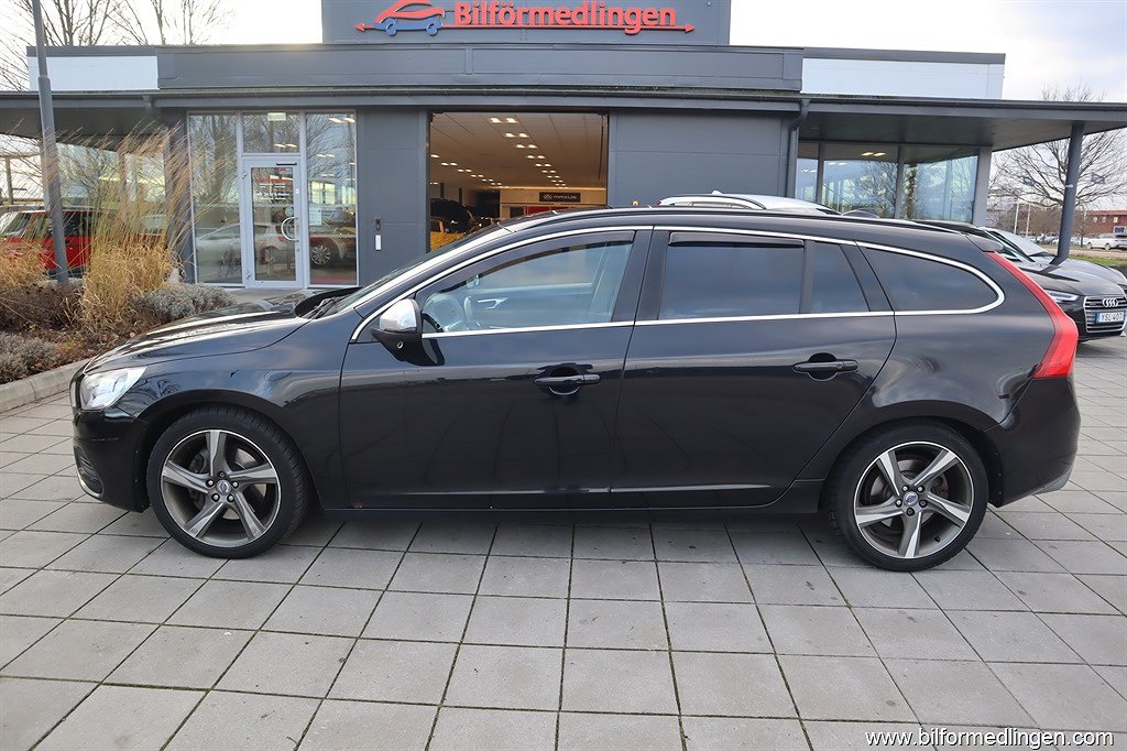 Volvo V60 T6 AWD 304hk Aut R-Design Drag BLIS Svensksåld