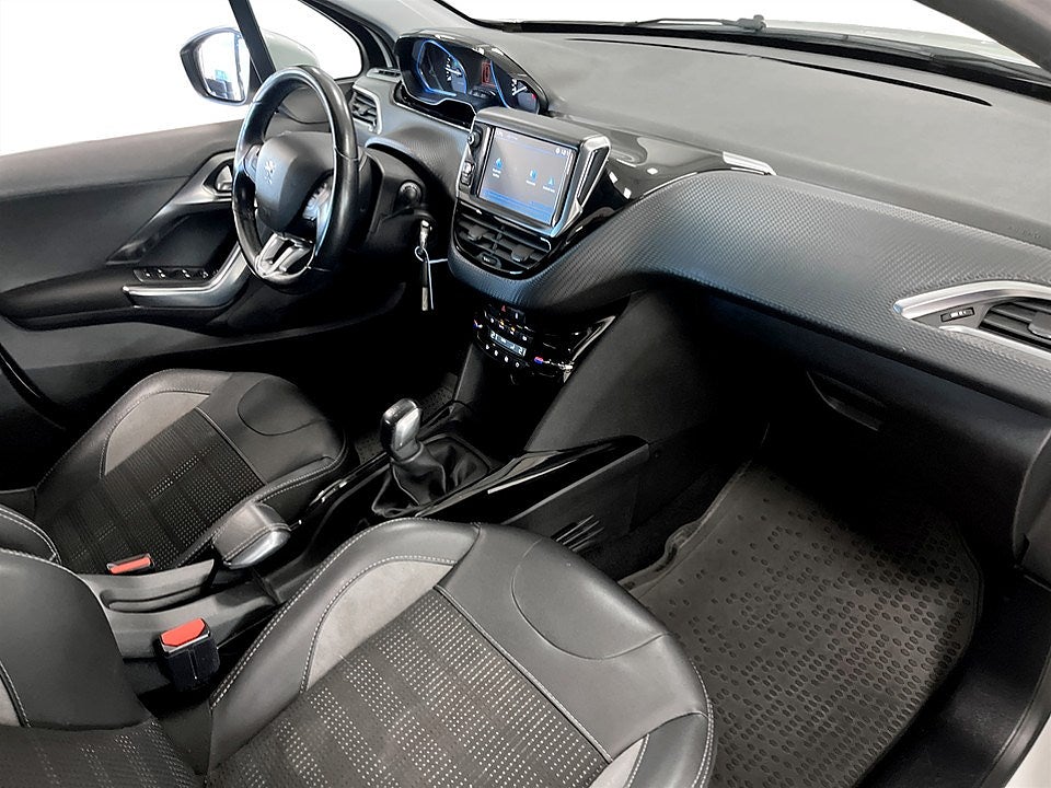 Bild på Peugeot 2008 Allure 1.2 PT 82hk - B-KAMERA, CARPLAY