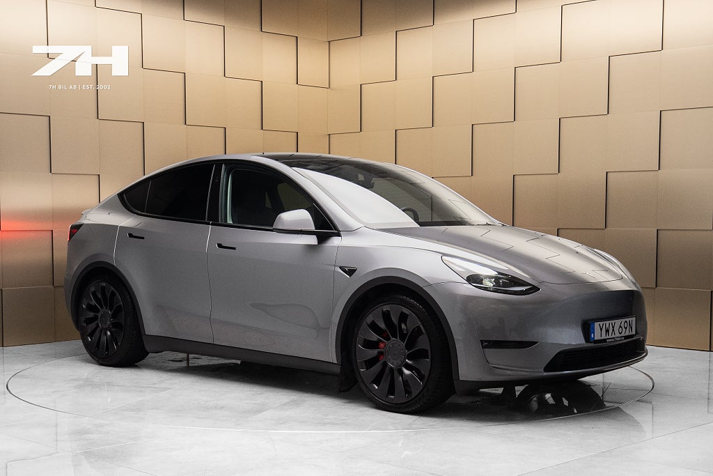 Tesla Model Y Performance / Dragkrok / Autopilot