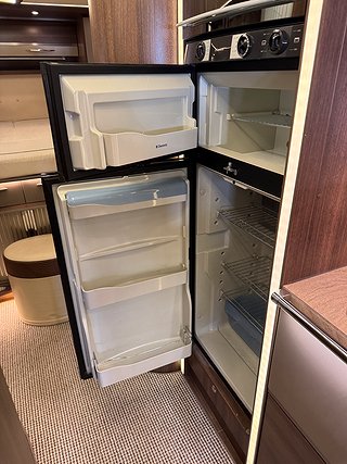 Husbil-integrerad Bürstner Elegance I900 AUT 10 av 21