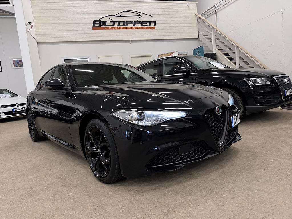 Alfa Romeo Giulia 2.0 Turbo 16V Sprint 200hk Hifi / Rattvärme / Kamera