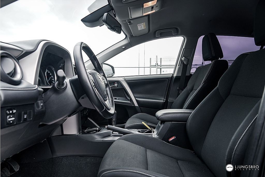 Toyota RAV4 Hybrid 2.5 AWD 197hk / Drag / B-Kamera