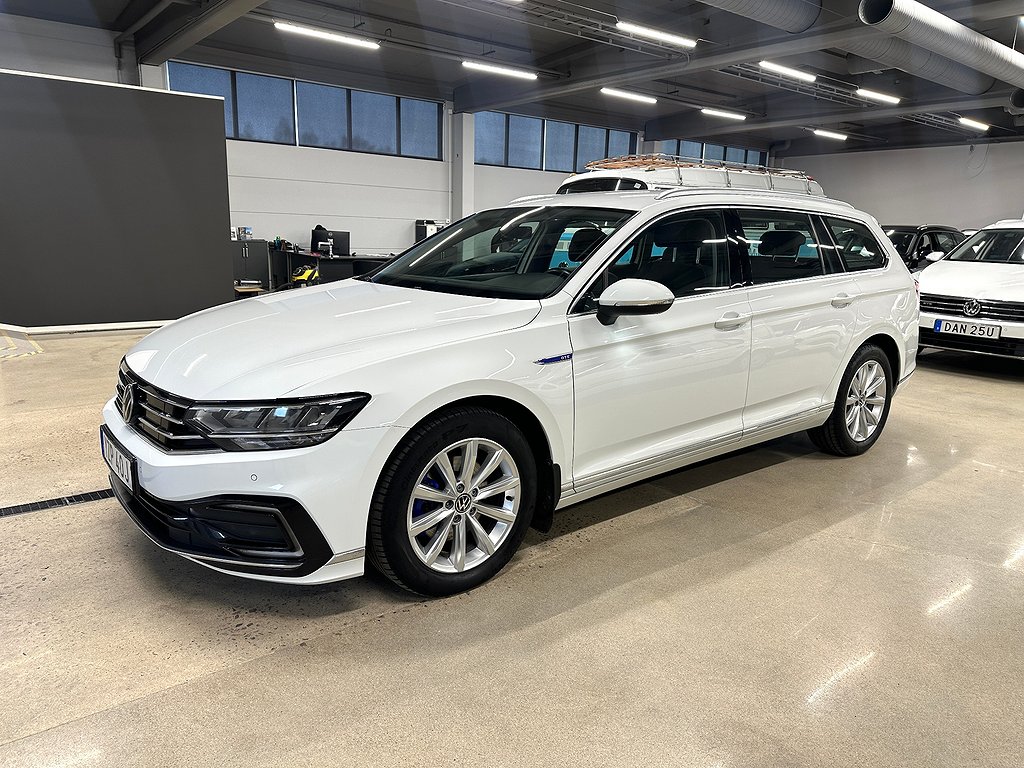 Volkswagen Passat GTE 1.4 TSI GTE GPS Backkam 218hk Värmare