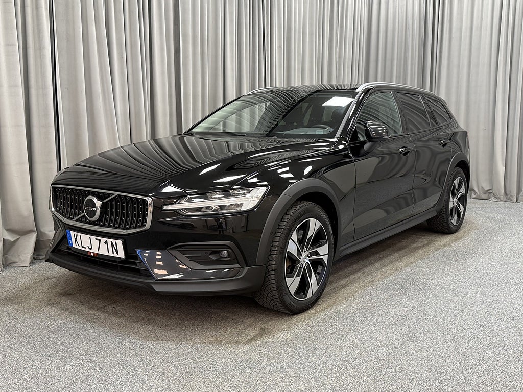Volvo V60 Cross Country B4 197HK Momentum AWD Aut Drag/Navi/Värmare/Välservad
