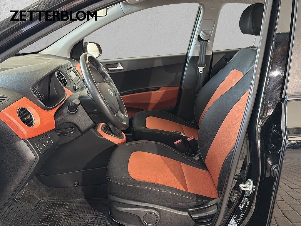 Halvkombi Hyundai i10 7 av 13