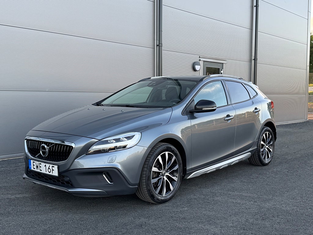 Volvo V40 Cross Country T3  AUTOMAT/PANO/SKINN/KAMERA/VÄRMARE Euro 6