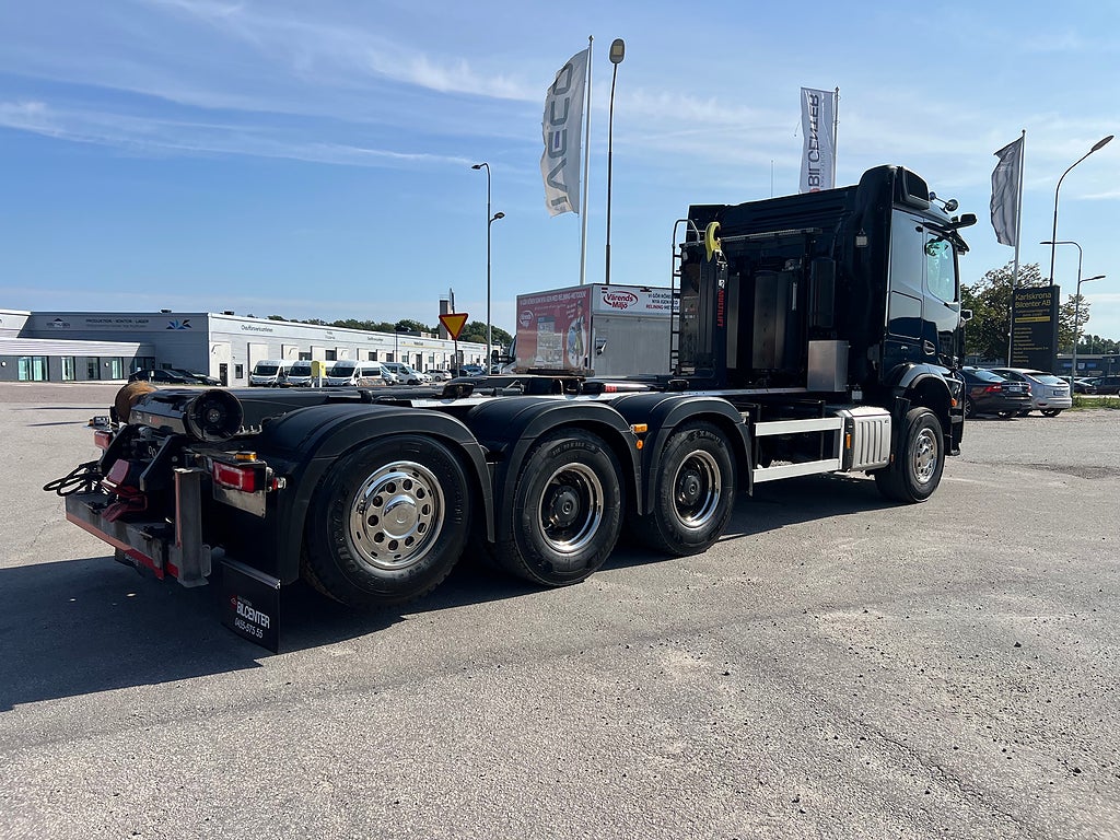 Mercedes-Benz Arocs 3251 Tridem Lastväxlare, Fullt Plogutrustad