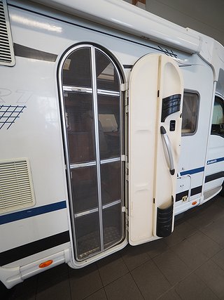 Husbil-halvintegrerad Dethleffs Esprit RT 14 av 15