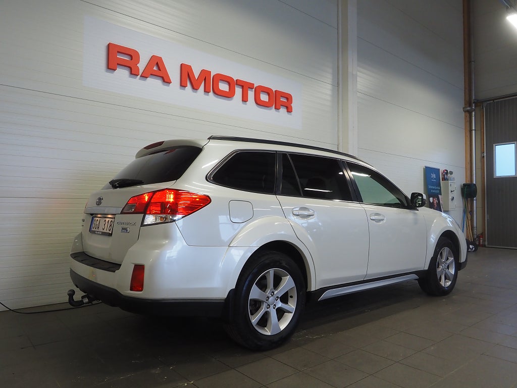 Subaru Outback 2.0 4WD Lineartronic Business 150hk | Kamera | Drag | 2014