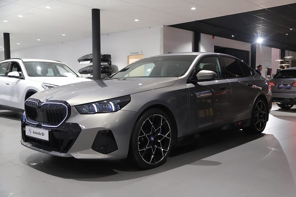 BMW 550e xDrive Sedan M Sport // M Performance