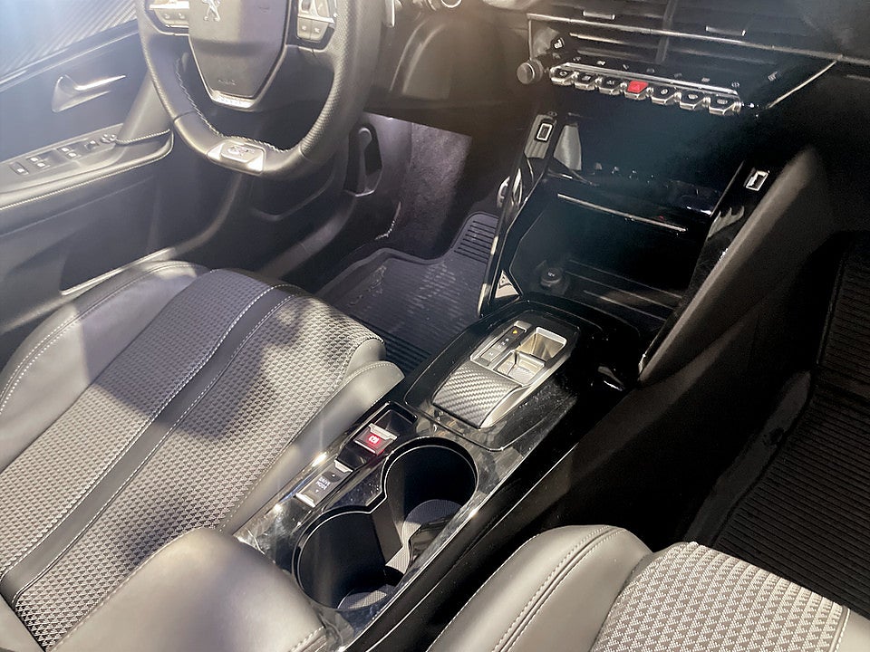 Bild på Peugeot 2008 GT 1.2 PT 130hk Aut B-KAMERA CARPLAY