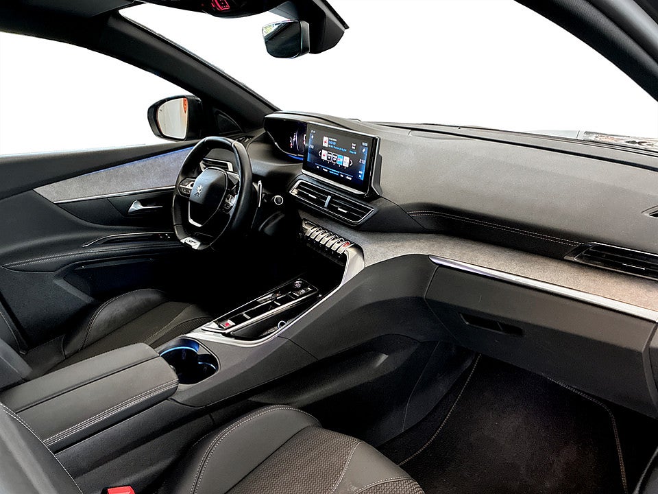Bild på Peugeot 5008 GT 1.2 PT 130hk Aut 7-SITS B-KAMERA CARPLAY