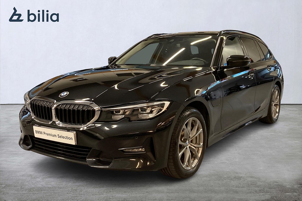 BMW 330e xDrive Touring Sport line Rattvärme Navi Dragkrok