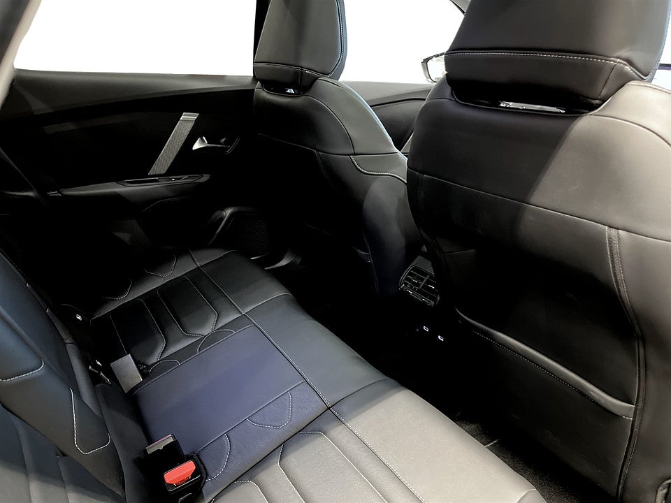 Bild på Citroën e-C4X Shine Exclusive 50 kWh Aut B-KAMERA PANO ELSTOL 136hk