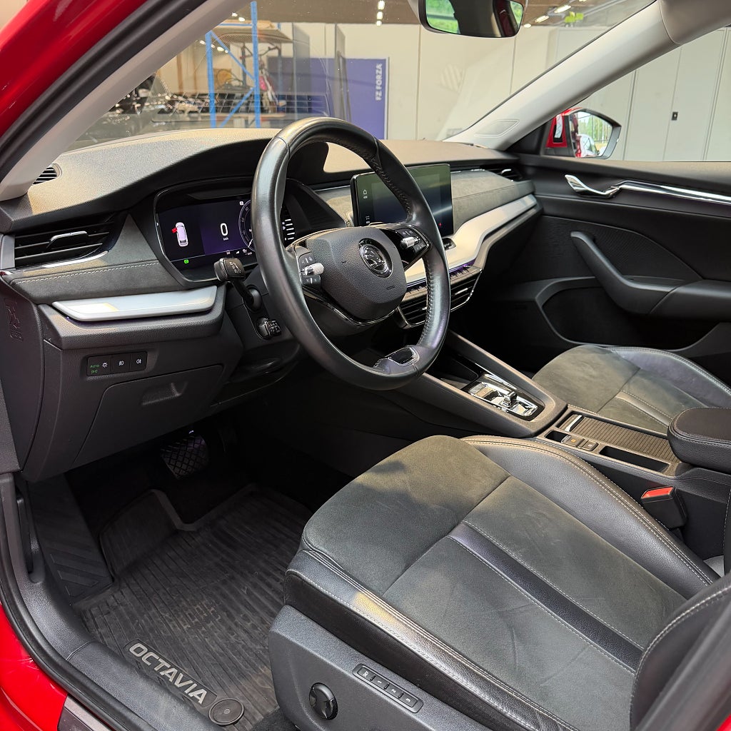 Skoda Octavia Kombi 2.0 TDI Style Canton HUD Carplay Backkamera Drag