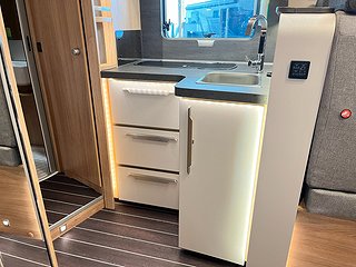 Husbil-halvintegrerad Knaus Sky TI 650 MF 17 av 28