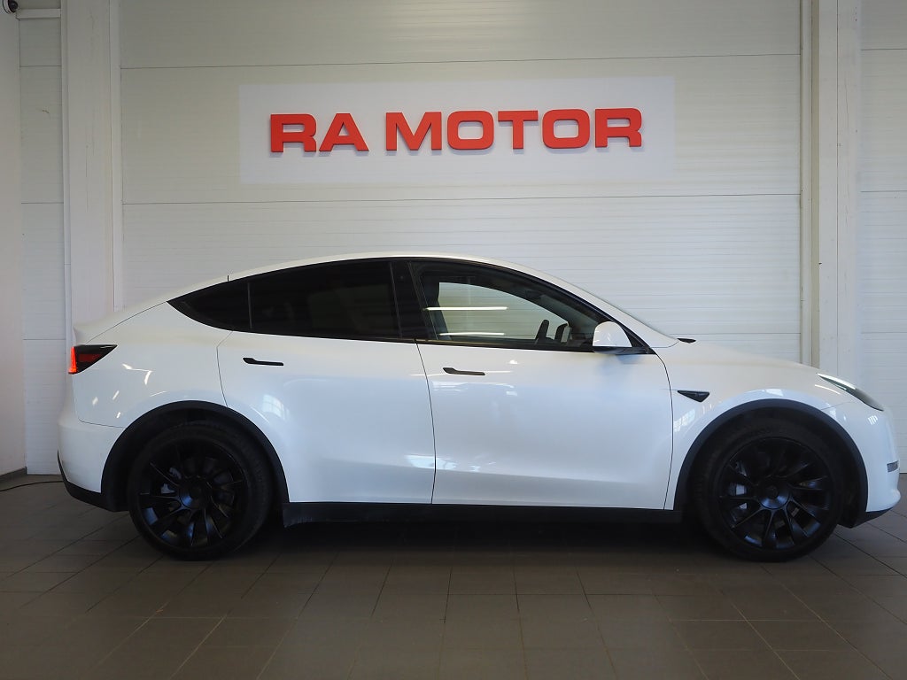 Tesla Model Y Long Range AWD 514hk Moms 20" Induction Pano 2021