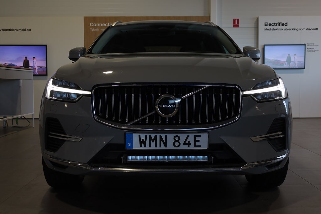 Volvo XC60 Recharge T6 AWD Geartronic Core Edition Drag Navi Moms
