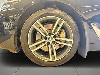 BMW 530i xDrive Touring Steptronic SoV-däck/Drag/Kamera/D-värm – bild 14