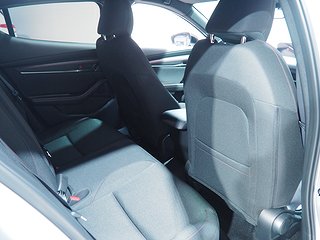 Halvkombi Mazda 3 8 av 20