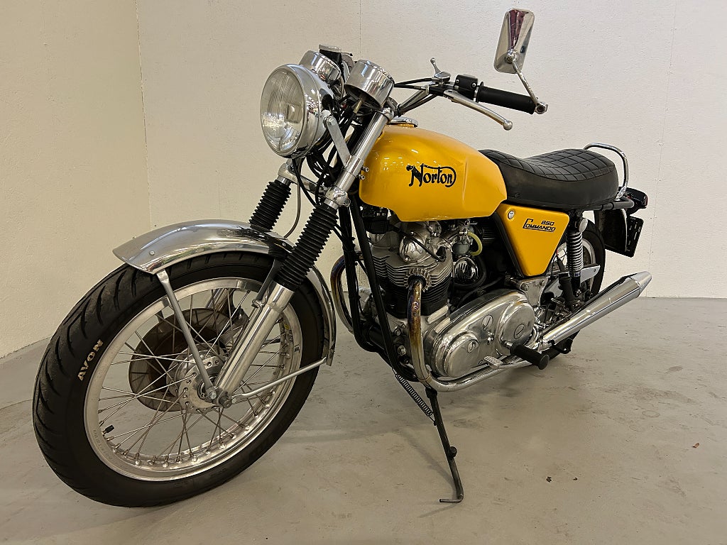 NORTON Commando 850 Roadster