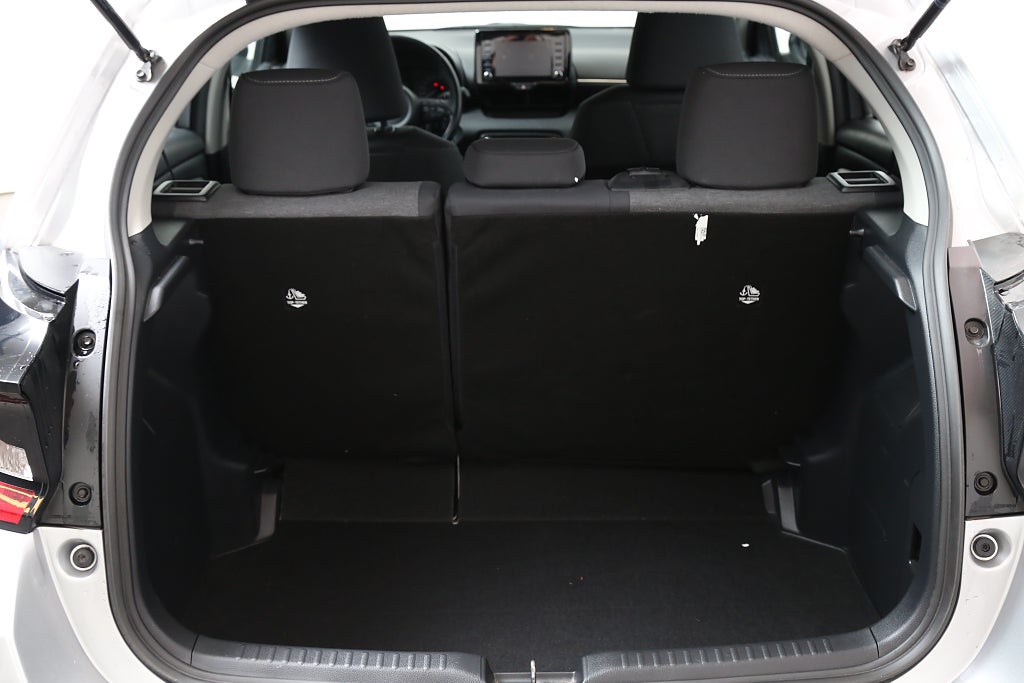 Toyota Yaris Hybrid Active Aut 5D Kamera PDC Blåtand 2023