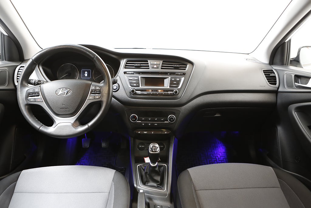 Hyundai i20 1,4 Premium 101hk 5D Panorama Kamera