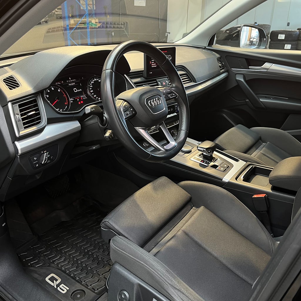 Audi Q5 45 TFSI Q Proline Comfort Carplay Drag Värmare