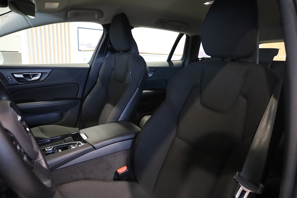 Volvo V60 T6 Twin Engine AWD AUT Momentum Navi VOC Leasbar 2020