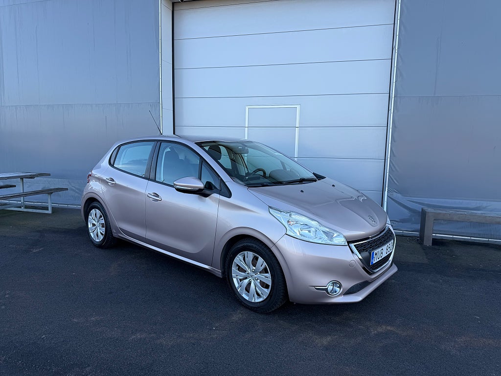 Peugeot 208 5-dörrar 1.4 VTi 95 Euro 5 Ny-bes, Nyservad, Lågmilare!