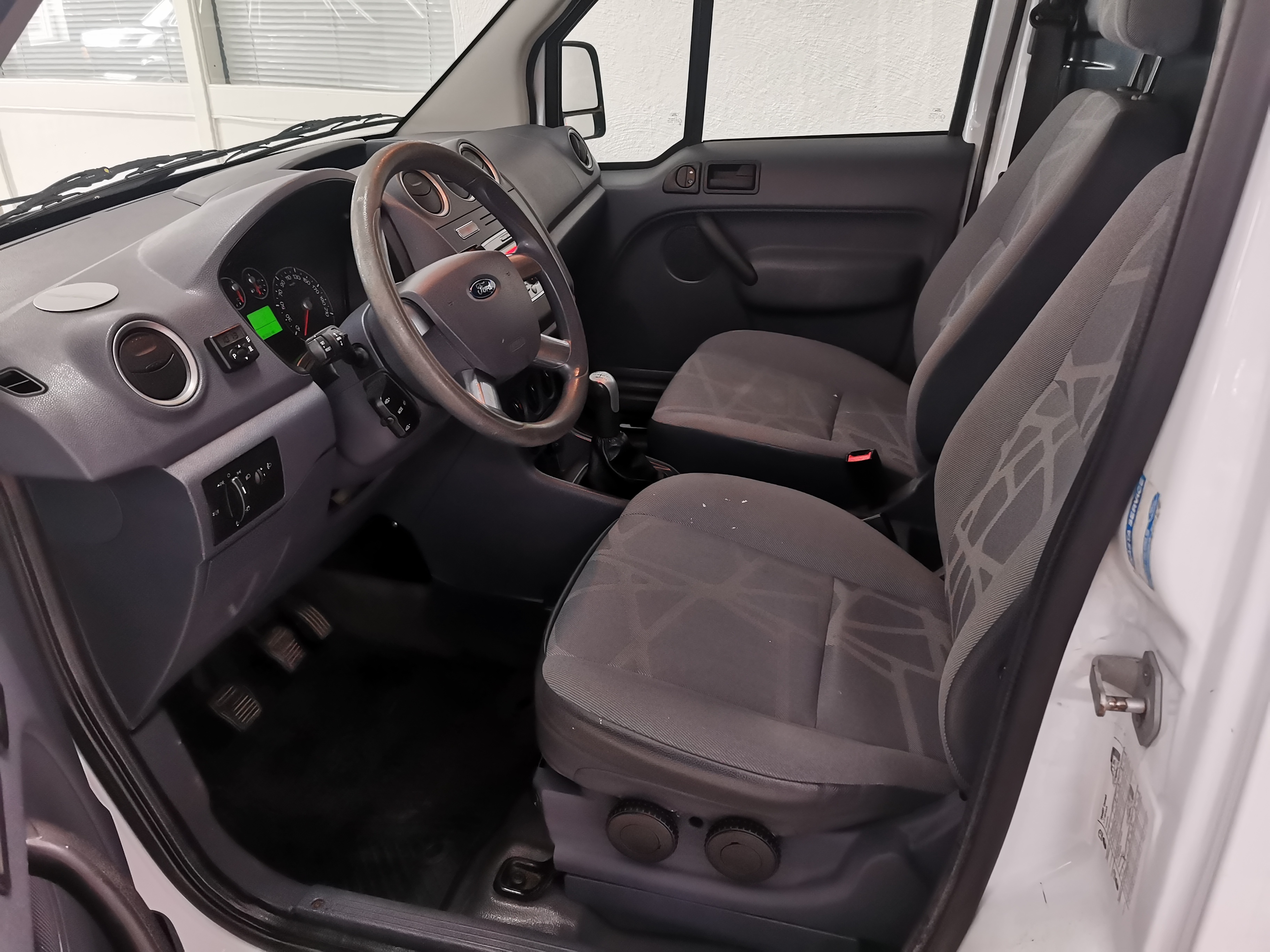 Ford Transit Connect SWB 1.8 TDCi 90hk, photo 2/16