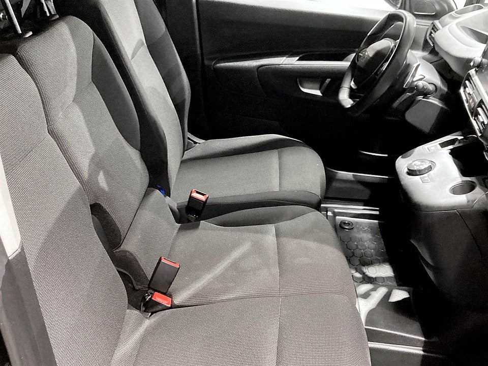 Bild på Peugeot Partner PRO+ 1.5 BHDi 130hk Aut L1 - ALU FÄLG,DRAG,ACC