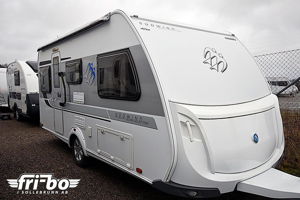 Knaus 460 EU Südwind Silver Selection, Långbäddar