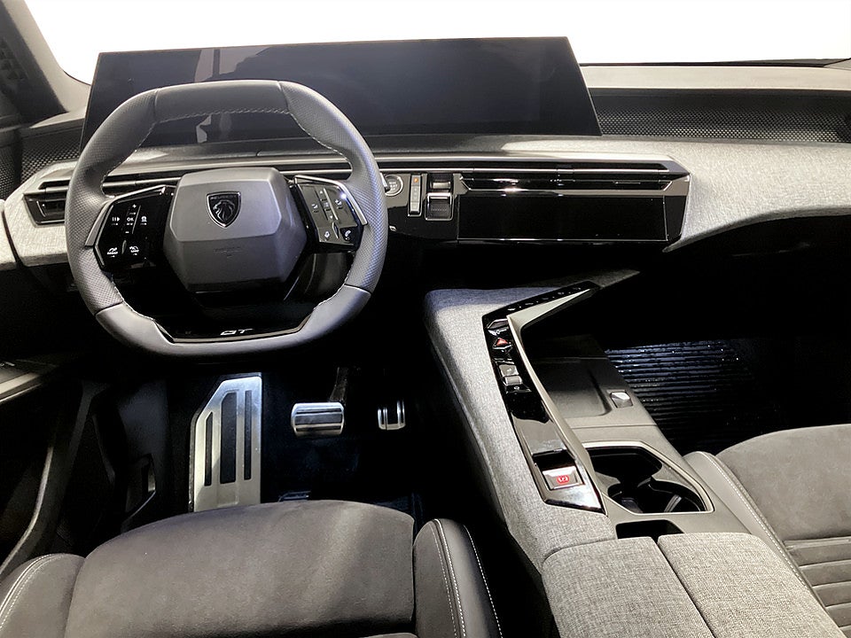 Bild på Peugeot 5008 GT Ultimate Hybrid 145hk Aut 7-SITS ELSTOL CARPLAY