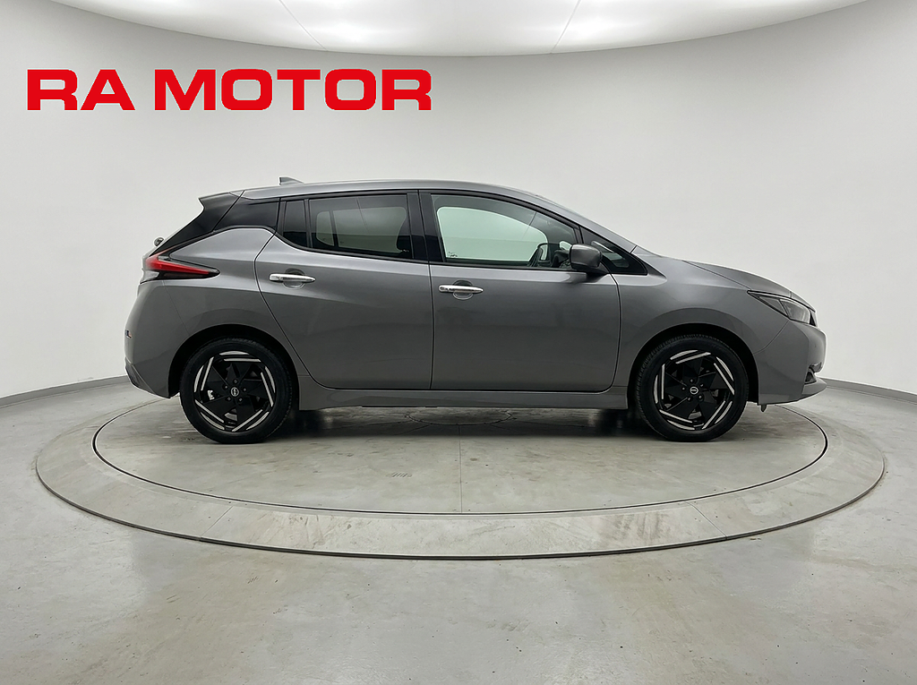 Nissan Leaf 40 kWh 150hk Acenta | Backkamera | Rattvärme | Moms | 2023
