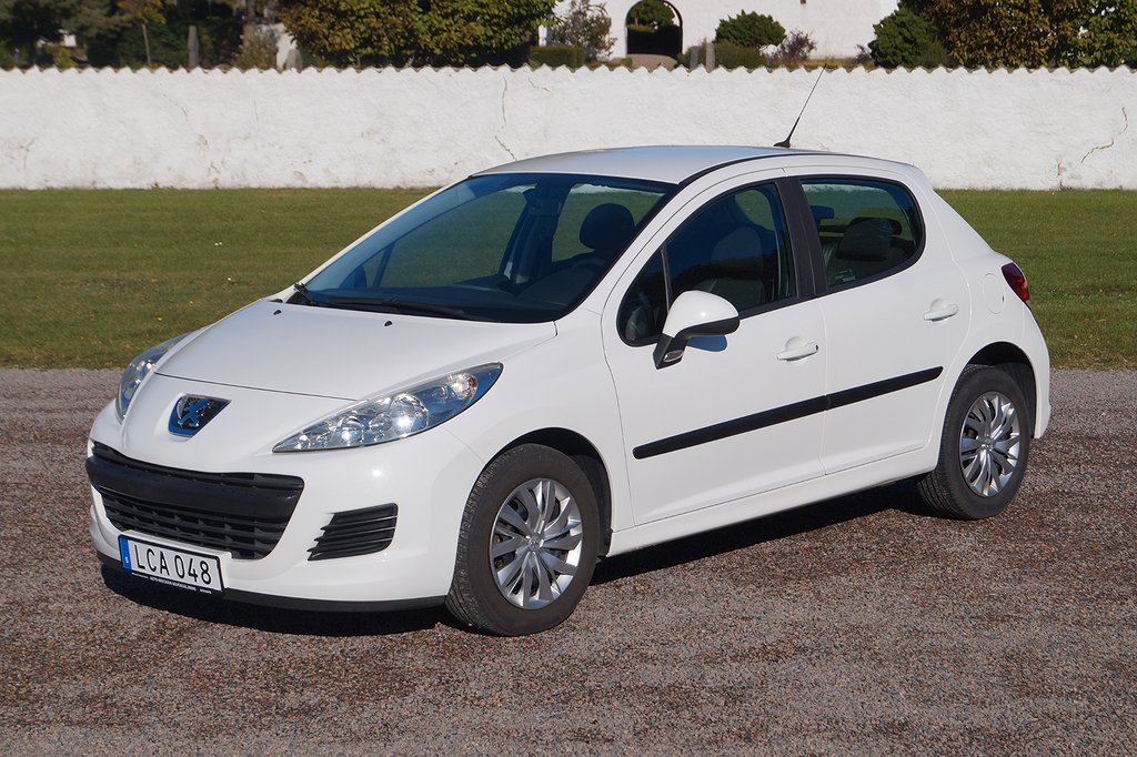 Peugeot 207 5-dörrar 1.4 Nybesiktigad & endast 6000 mil!