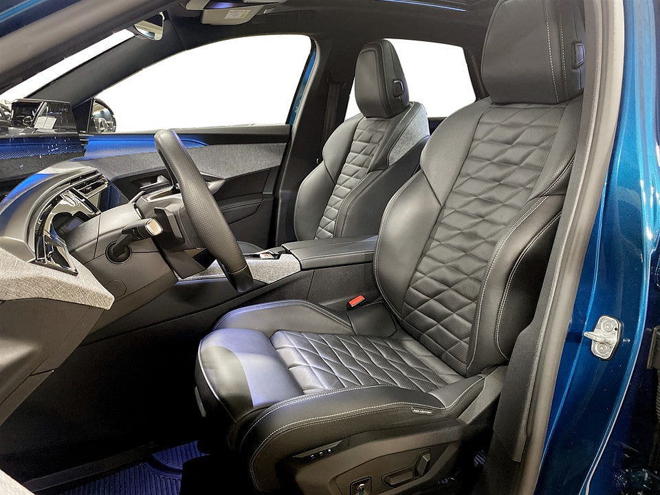 Bild på Peugeot E-3008  GT Ultimate Aut 360-KAMERA PANO DRAG 214hk