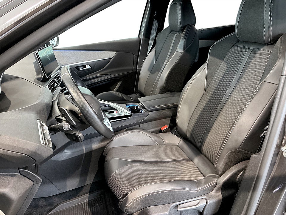 Bild på Peugeot 5008 GT 1.2 PT 130hk Aut 7-SITS B-KAMERA CARPLAY