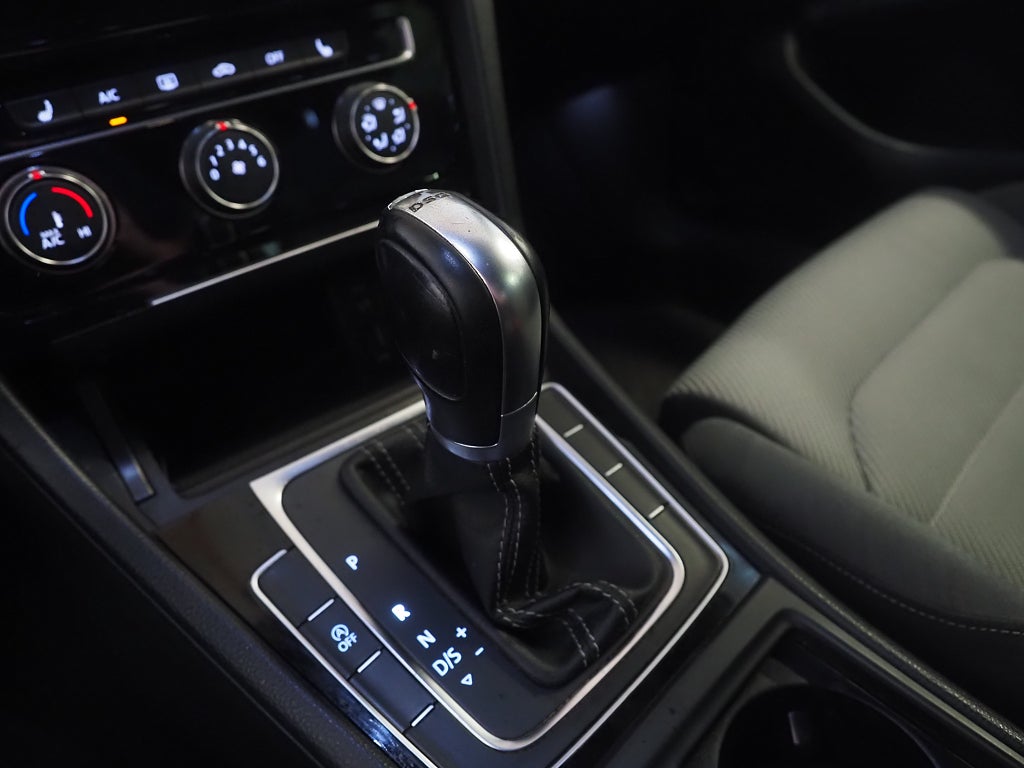 Volkswagen Golf 1.4 TSI 150hk DSG Automat R-Line Adaptiv Farthållare 2017