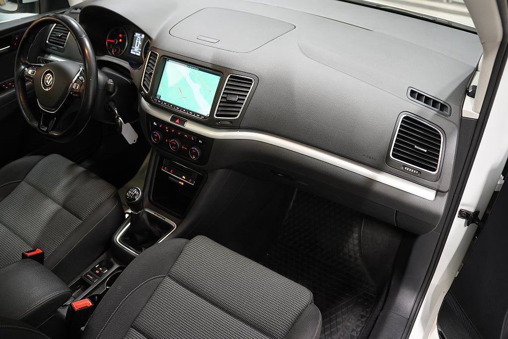 Volkswagen Sharan 2.0 TDI 4Motion150hk Base 7-sits Pano D-värm Drag B-kam