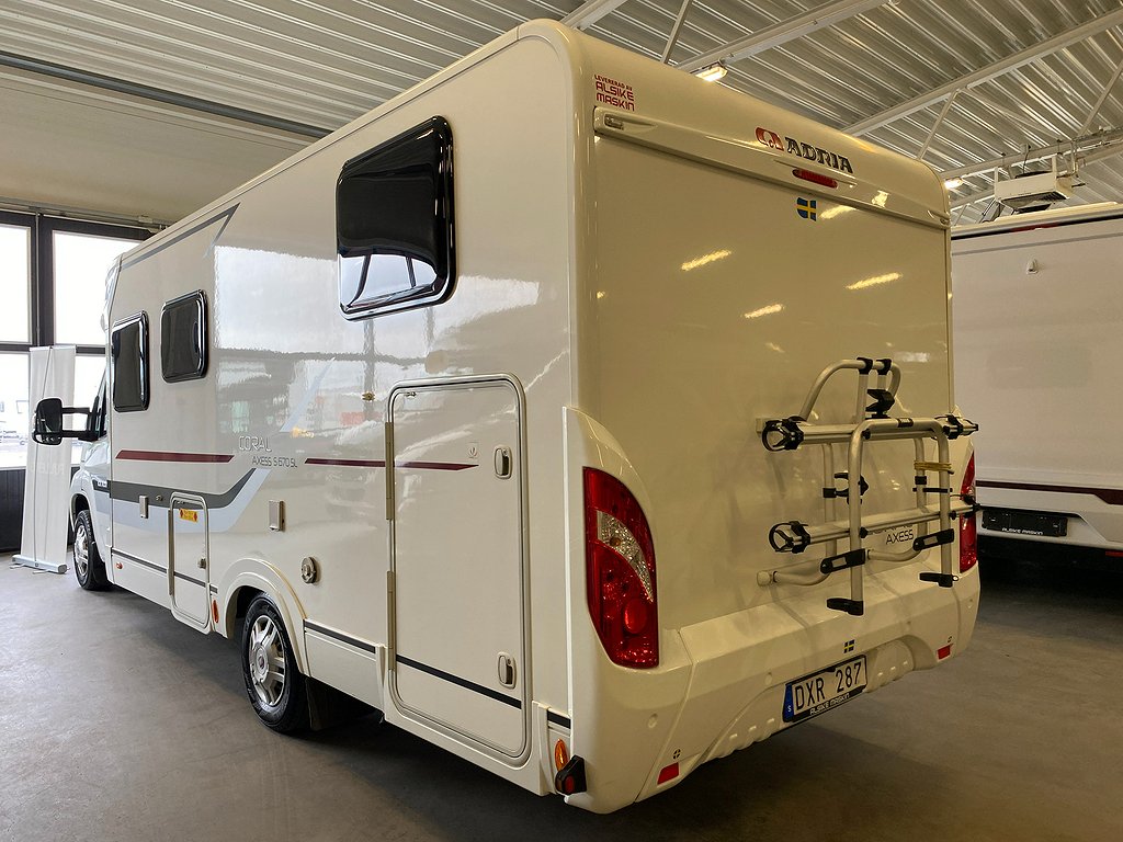 Adria Coral 670 SL / B-körkort / Solcell / Långbädd / Garage - Adria