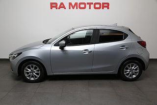 Halvkombi Mazda 2 3 av 25