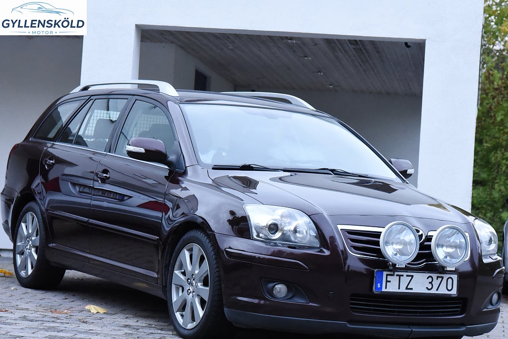 Toyota Avensis Kombi 2.0 Automat | Motorvärmare Kupevärmare Xenon