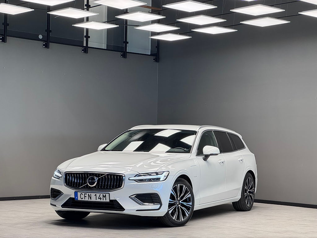 Volvo V60 Recharge T6 AWD / B-kamera / Drag