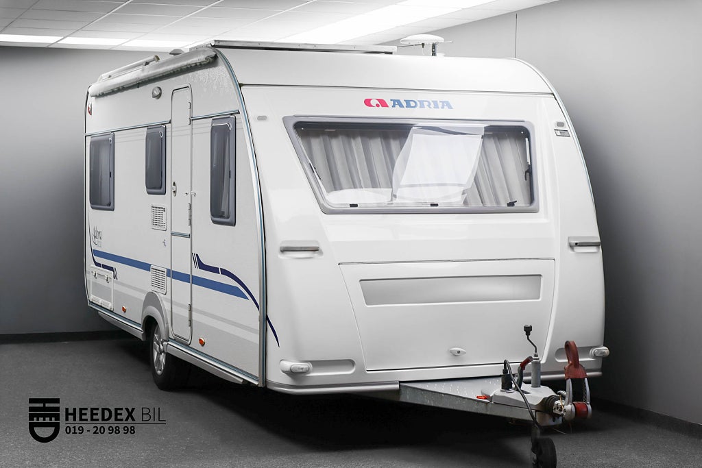 Adria Adora 512 UL ALDE Golvvärme Solcell Markis Förtält Toppskick 1-ä