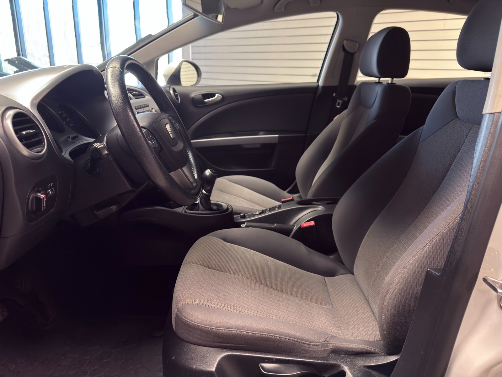 Seat Leon 1.2 TSI Style 105 hk | Fullservad 2011 - miniatyr 10