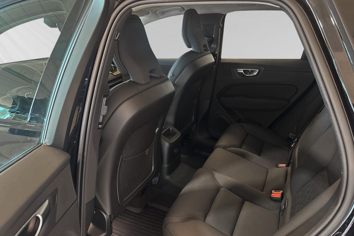 Volvo XC60 2026, photo 6/81